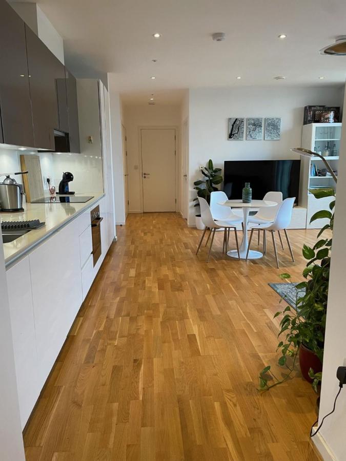 Luxury En-Suite Room Olympic Village In Shared Apartment London Exterior photo